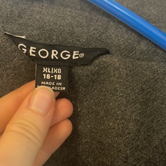 Coat - Picture 5 of 6